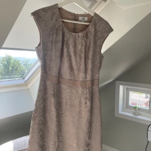 Klänning Noa Noa - Klänning från Noa Noa! Säljer då jag inte får användning av den tyvärr. Fint skick.