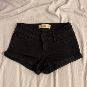Lågmidjade shorts  - Storlek w25, skulle säga xs men passar ex mig som har s oxå🥰