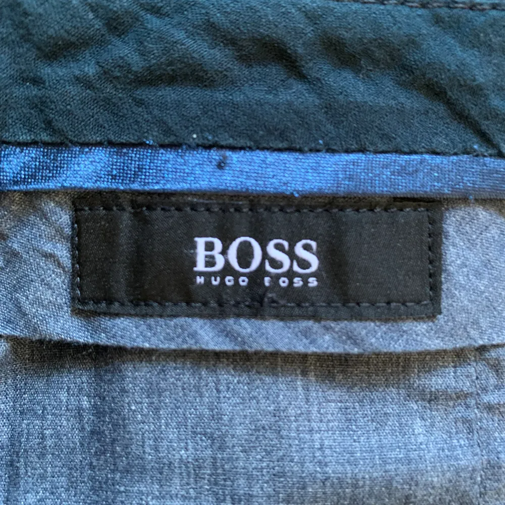 Sköna chinos från Hugo Boss. Uppskattat skick 9/10. Skicka ett meddelande innan köp!. Jeans & Byxor.
