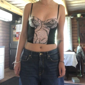 Korsett - Korsett i spets, storlek S från Urban Outfitters :) 