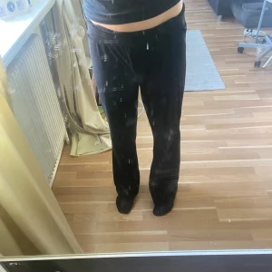 Mjukis byxor -  Snöret e borta Hund i hemmet