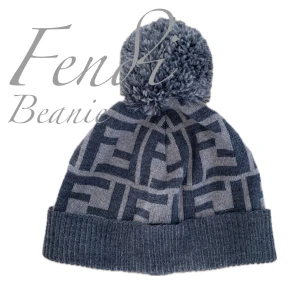 Fendi mössa - Fendi mössa med boll. Bra skick och riktigt skön!