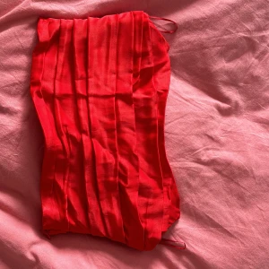 Zara Satin Strapless Top - Super flattering strapless top, with folded detailing and a soft comfortable fabric. Size S and fits B-cup perfectly.