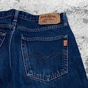 Vintage style jeans från märket Big star, superfint skick! Sitter lågmidjat på mig som är strl S i byxor☺️ 