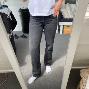 Raka jeans zara - Raka jeans i midwaist från zara. Storlek 36och bra skick💓