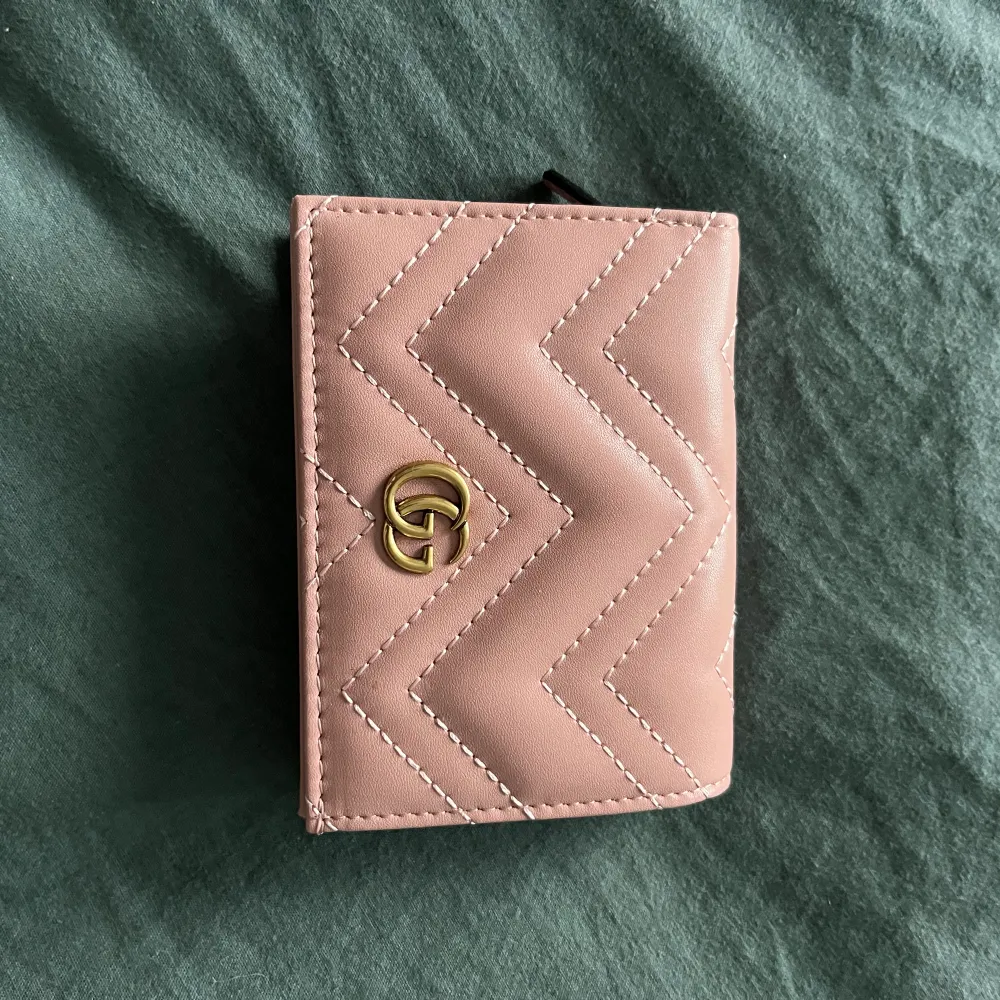 Rosa Gucci plånbok - helt ny. Accessoarer.