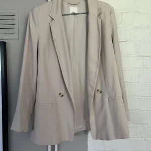Beige kavaj - Stilren kavaj i grönvit/beige