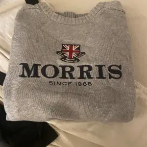 Het Morris tröja, trändig inom grisch men riktigt niece att styla med Ole money, säljer då den ej passa mig 