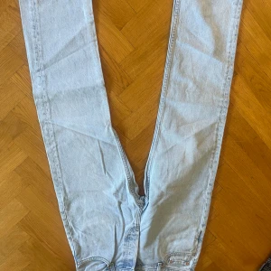 Space 29/30 weekday jeans - Okej skick inga håll, ljusblå