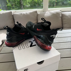 Nike Air Max 270 sc - Nike Air Max 270 sc i fint skick. Knappt använda. Slutsålda i butik. 