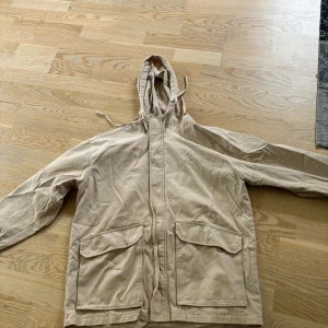 Jacka Sweet SKTBS - Vår/sommarjacka i mycket fint skick. Storlek XS men stor i storleken. 