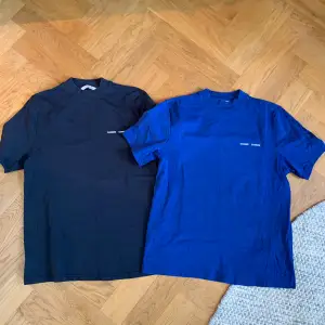 Två stycken T-shirt ifrån märket Samsøe Samsøe, fint skick! Storlek L   