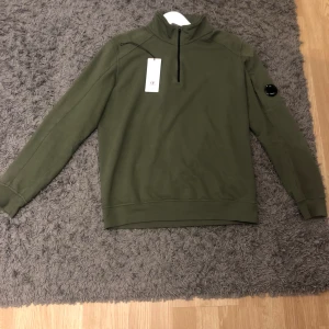 Cp company  - Nypris 2400  Kan mötas  Utmärkt skick  Storlek L men passar M 