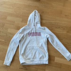 Puma hoddie - Storlek,s  Andvänd men bra