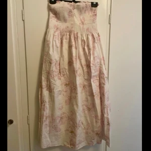 Sommarklänning  - Somrig klänning från H&M💖💖Glöm inte kika in min profil för fler somriga klänningar!!💜💜