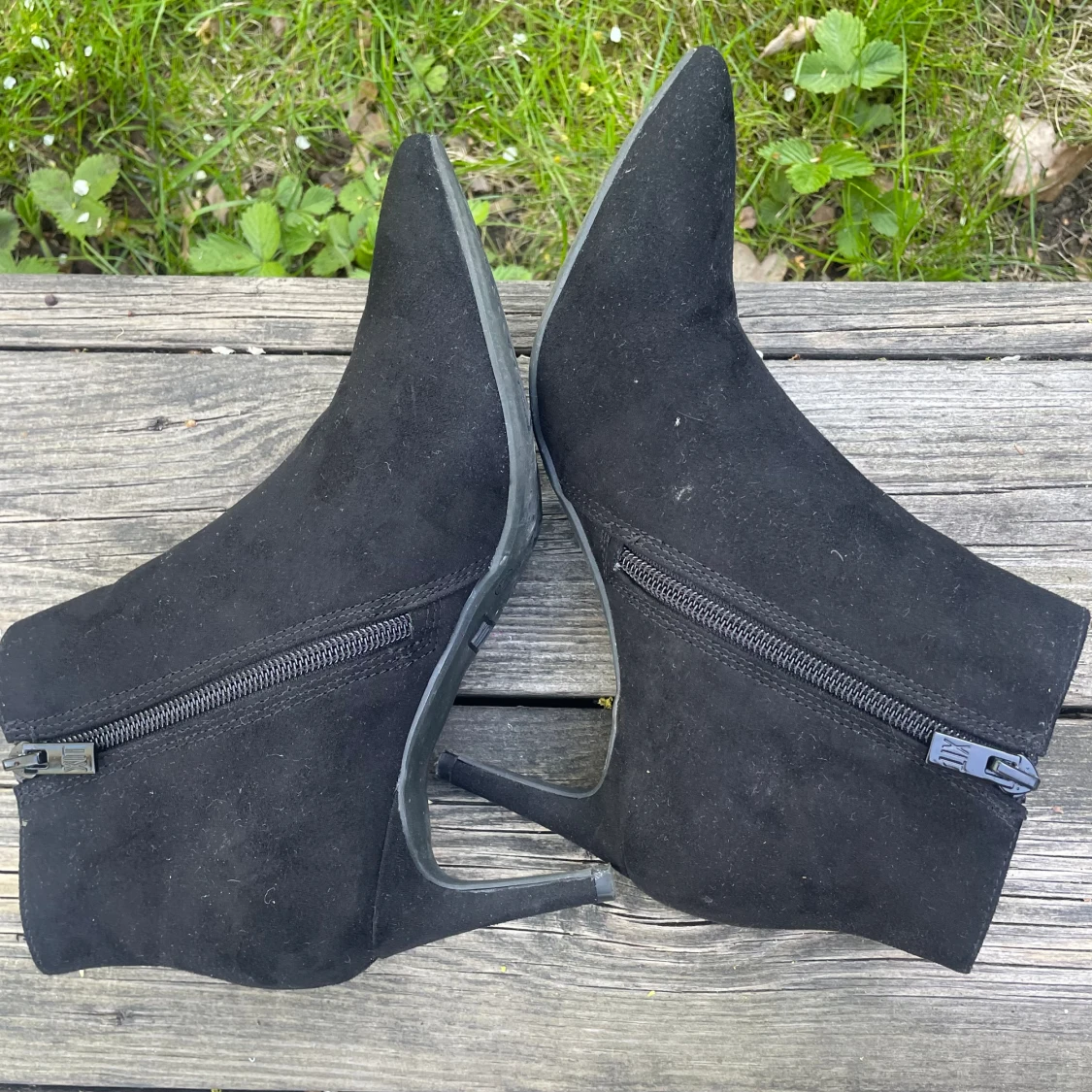 Svarta klackar med dragkedja - 91