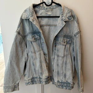 Jeansjacka - Oversized supersnygg jeansjacka! Fint skick!  Pris kan diskuteras 💫