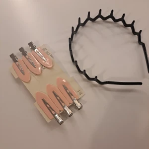 Hairclips och diadem - Säljer tillsammans för 80 kronor, de är nästan oanvända. Använd gärna köp nu🥰