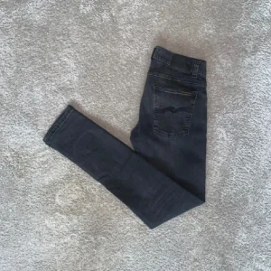 Nudie Grim Tim jeans  - Skick 10/10 - Size 29/32 - Nypris 1600 kr - Skriv för mer bilder/frågor kings ⭐️