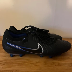 Fotbollskor  - Nike Tiempo Legend 10 Pro  Mycket bra skick  Använda enstaka gånger Storlek: 43