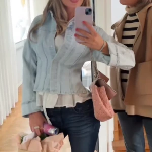 Jeans jacka med indragen midja  - Såååå snygg jacka från hm som är helt slutsåld