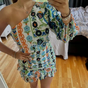 Klänning - Cool klänning från mango, använd fåtal gånger