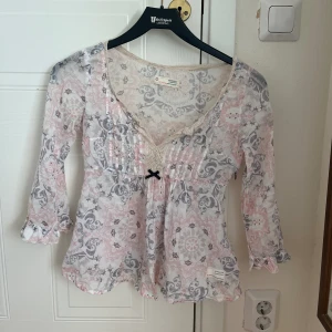 Odd molly blus  - Ljusrosa gullig blus från odd molly i bra skick som sitter jättefint! Stl 0 motsvarar XS 💕