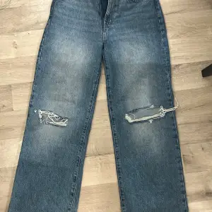 Ripped jeans ifrån lager 157, knappt använda. Säljer då dem inte kommer till användning ☺️