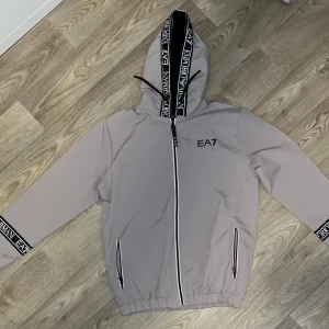 Armani set - Mycket bra skick. Säljer på grund utav att jag inte använder. 