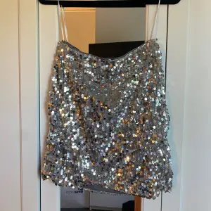 Glittertopp eller kjol från Gina 💗 knappt använd i fint skick 