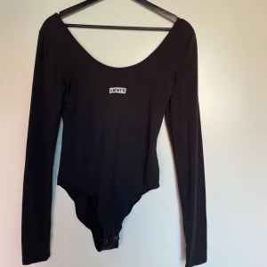 Body från Levi’s  - Body från Levi’s, skön och sitter bra. Köpte den för 200kr för 2 år sen.  