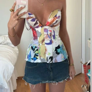 Korsett - Så cool korsett som är köpt för länge sen på asos. Passar xs-s! Perfekt nu i sommar!!