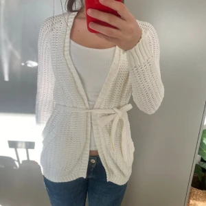 Holy & white kofta - Säljer denna holy & white kofta, perfekt till sommaren/ våren!! 