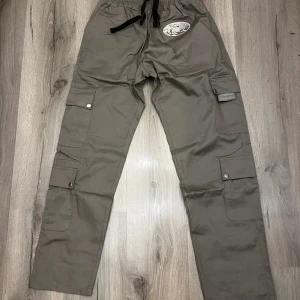 LM Cargos ’Grey’ - Cargos från Lyridmondial ’Grey drop’  Aldrig använda Kostar 800 från Lyridmondial 