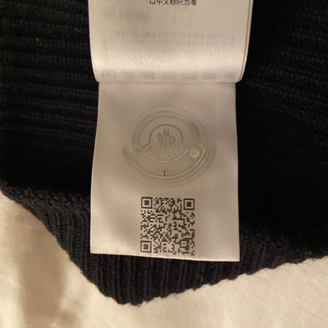 Moncler mössa  - 91