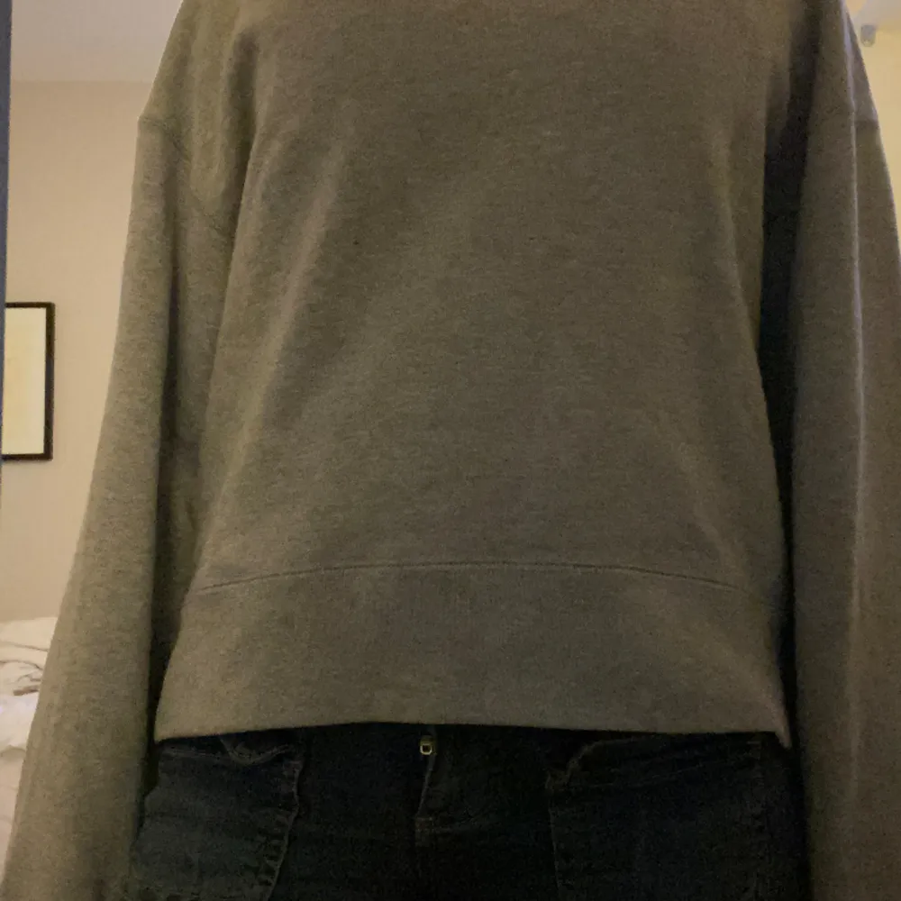 Super snygg grå college tröja, nästan aldrig andvänd❤️❤️. Hoodies.