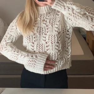 Stickad tröja - Stickad vit tröja