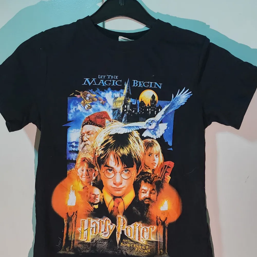 En Harry Potter t-shirt köpt på hm använd fåtal gånger. T-shirts.