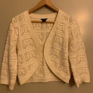 Stockad kofta - Super fin beige stickad ”kofta”, cardigan från Lindex❤️tre kvarts ärmad och perfekt till vår och sommar😍😍💕