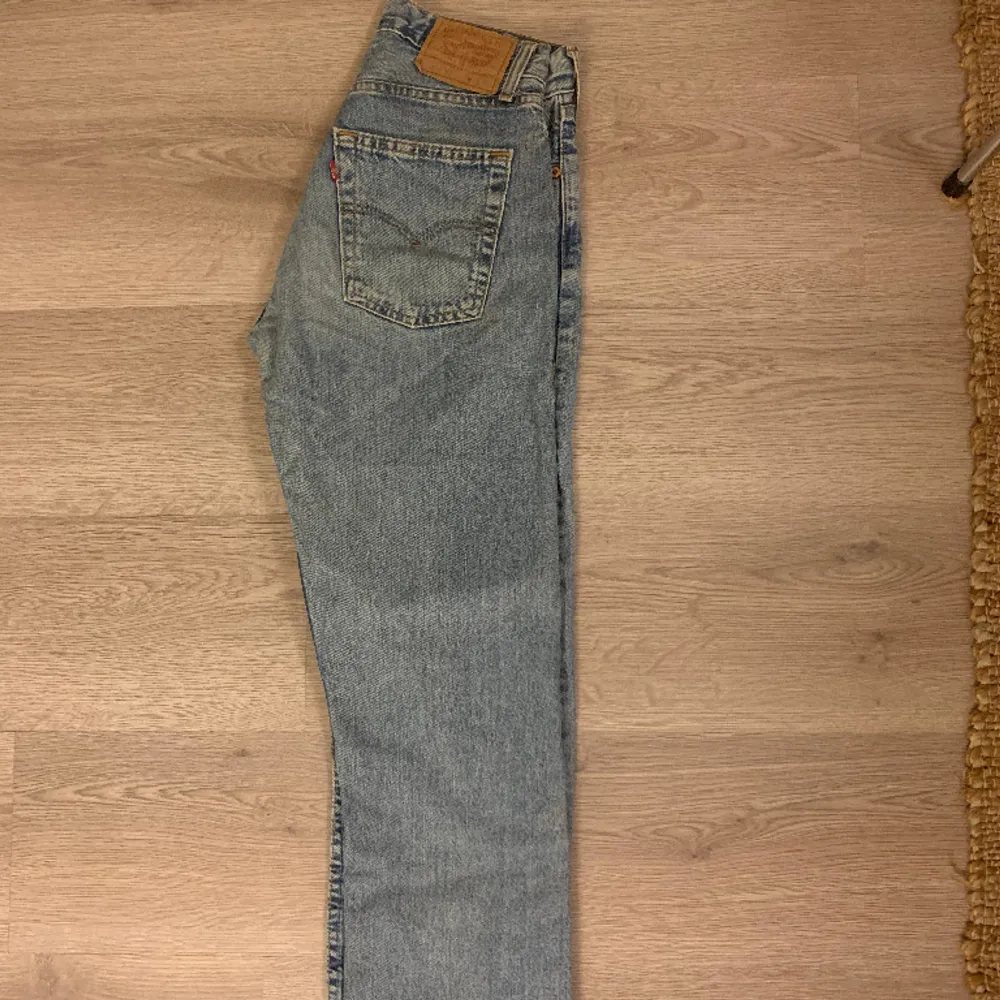 Ljusblå jeans från Levi’s  W: 29 L: 32. Jeans & Byxor.