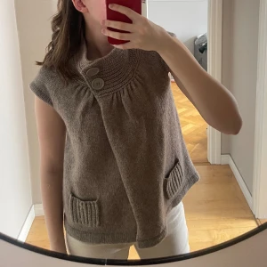 Kortärmad kofta/tröja - Jättefin unik kortärmad tröja/kofta från topsshop! 