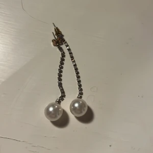 Pälörhängen  - Ett bar super fina oanvända hängörhängen, fina till fäst eller liknande 