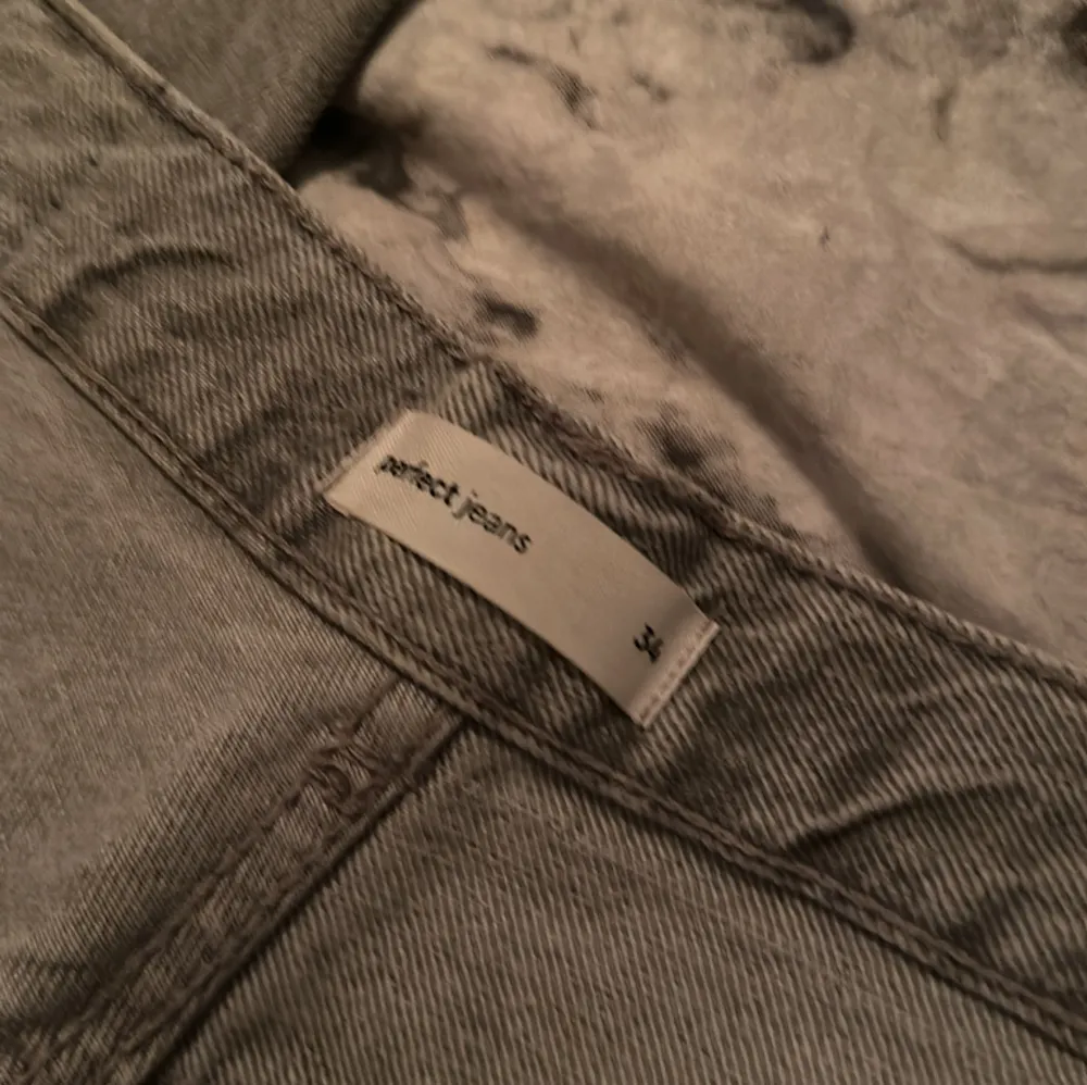 Ljusgrå Low straight Gina jeans använda ett flertal gånger men inget Synligt ser ut som nya helt felfria byxor säljer pga för små . Jeans & Byxor.