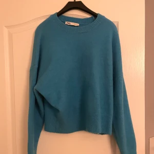 Stickad tröja - Skickad tröja från zara. Använd fåtal gånger🥰
