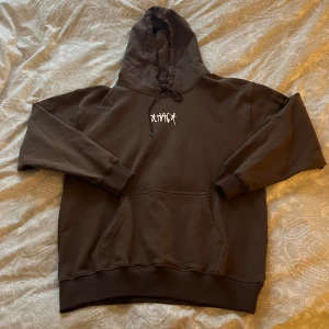 Harlaut hoodie M - Helt ny Harlaut Hoodie i storlek M med både front och backprint 