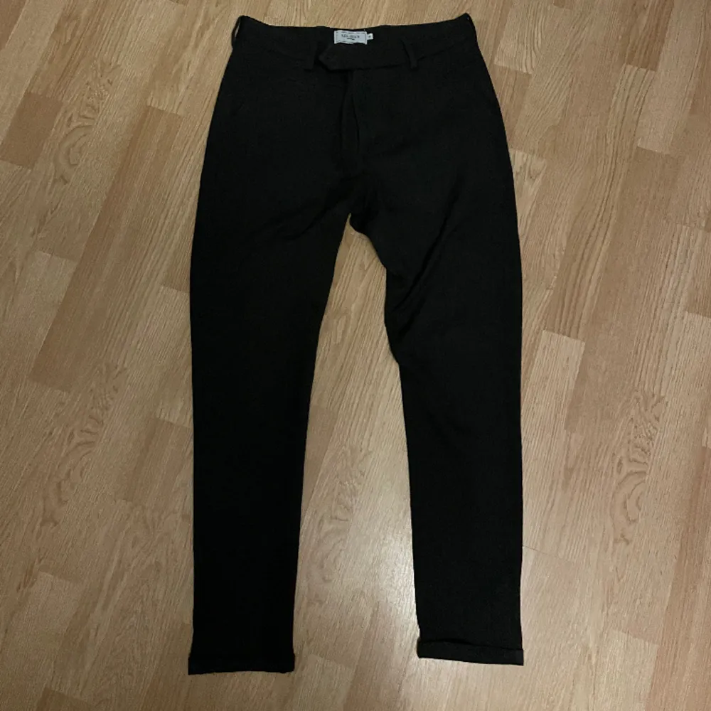Skick 9/10. Nypris 1200kr. Hör av dig för mer frågor!. Farkut & Housut.
