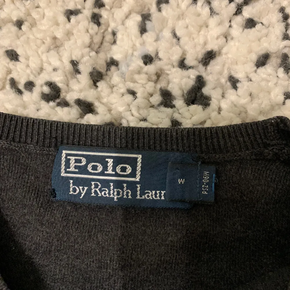En fet tröja från Ralph Lauren, skick 9/10. Skriv om ni har funderingar! 😄. Tröjor & Koftor.
