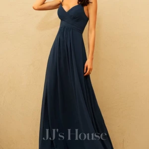 Balklänning  - Säljer nu min mörk marinblåa balklänning då den inte kommer till användning! Endast använd 2 gånger och inga defekter🩷Köpt från Jjshouse och kostar 932kr ny+ 300kr frakt, säljer den här för 800kr🩷skicka pm om du vill ha fler bilder!🩷