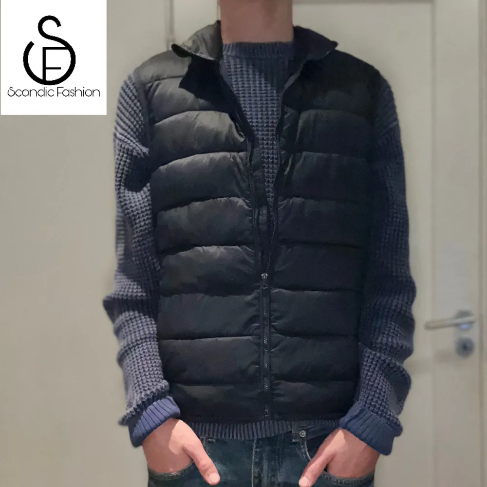 Överfet ribbstickad tröja ifrån Abercrombie & fitch, modellen är 184 cm lång och väger 68kg, vid frågor eller funderingar är det bara att höra av sig🤩💃🏻. Stickat.