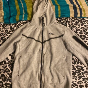 Nike Teach - Nike Teach, storlek S. Knappt använd säljer för jag inte använder den. (Den är äkta) (Köpt för 1200kr)